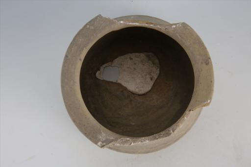 东汉敛口平折沿束颈斜直腹平底夹砂灰陶井