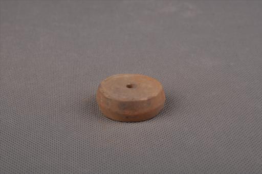 新石器时代屈家岭文化算珠形中穿夹细砂黄褐陶纺轮