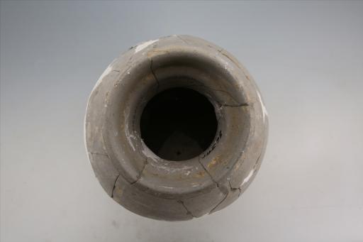 汉直口鼓腹圈足夹细砂灰陶壶