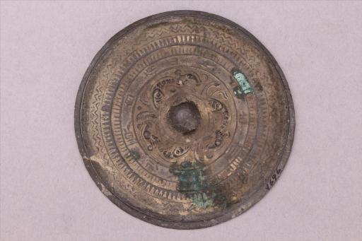 东汉圆钮神兽纹铜镜