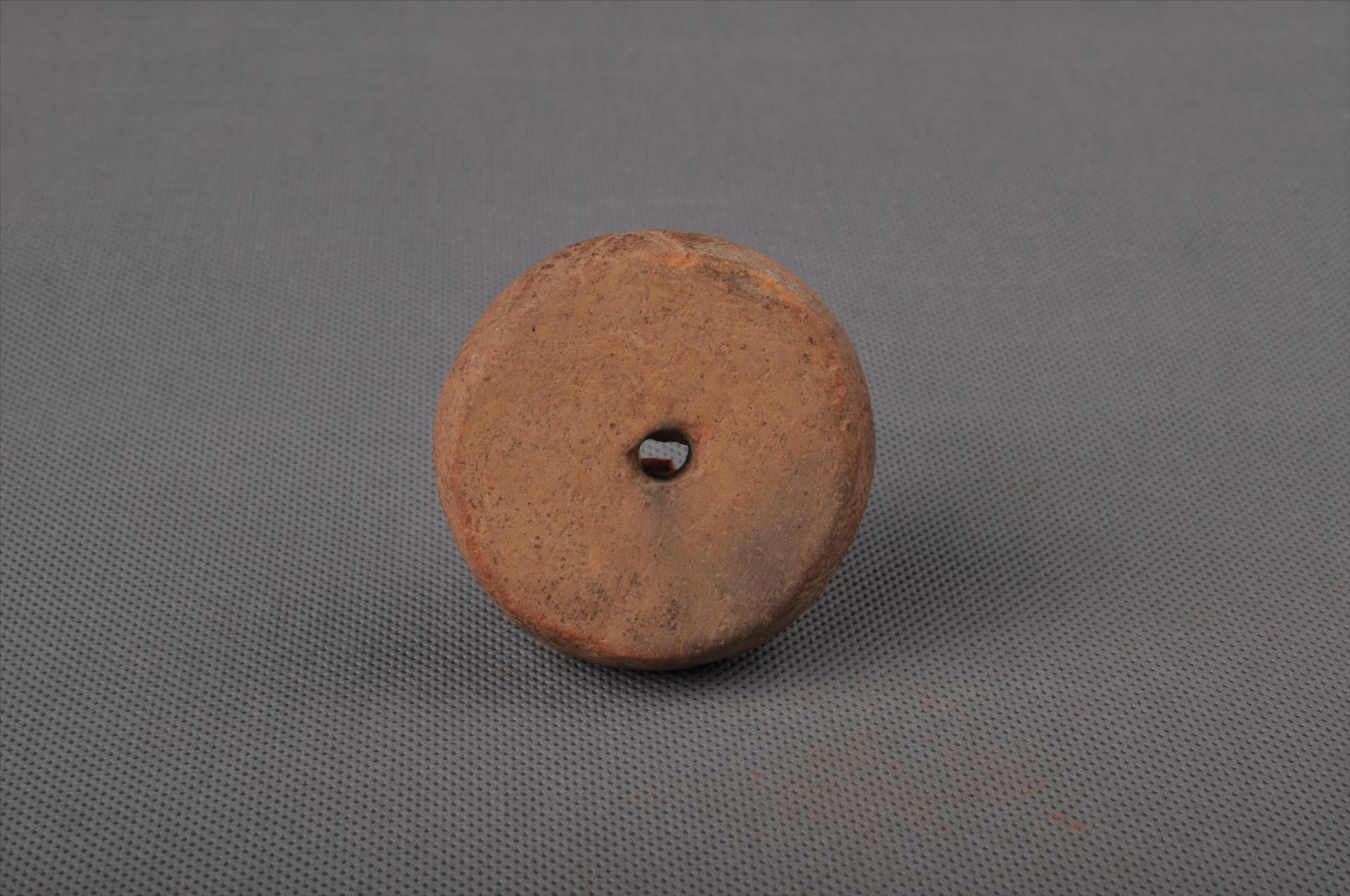 新石器时代大溪文化圆饼形圆点网格纹泥质红陶纺轮