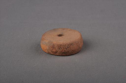 新石器时代大溪文化圆饼形圆点网格纹泥质红陶纺轮