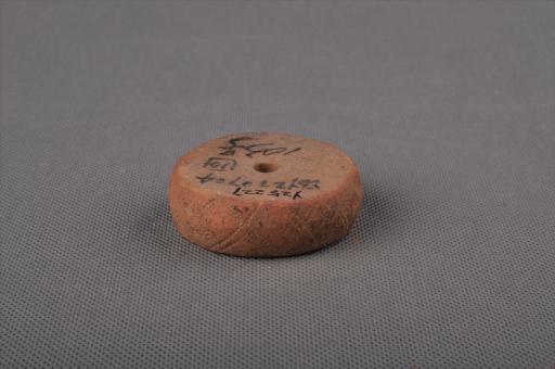 新石器时代大溪文化圆饼形圆点网格纹泥质红陶纺轮