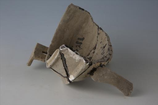 东汉子母敛口弧腹平底蹄足方耳凸棱泥质灰陶鼎