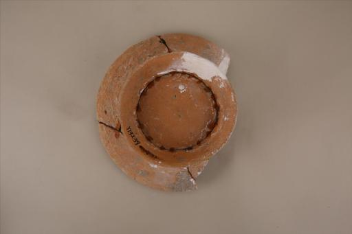 新石器时代大溪文化敞口浅弧腹圈足夹细砂红褐陶盘