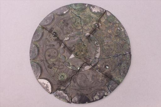 西汉乳丁连弧纹铜镜