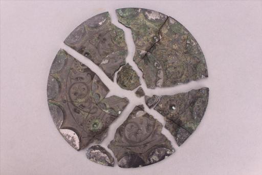 西汉乳丁连弧纹铜镜