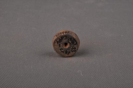 新石器时代屈家岭文化算珠形中穿夹细砂黄褐陶纺轮