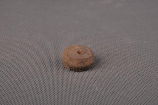新石器时代屈家岭文化算珠形中穿夹细砂黄褐陶纺轮