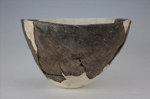 商敞口斜直腹绳纹夹砂灰黑陶盆