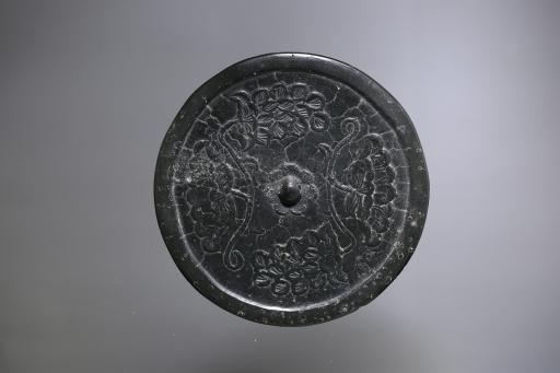 宋圆钮花卉纹铜镜