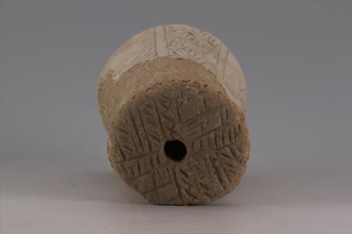 新石器时代大溪文化平顶刻划线纹波折纹红陶支座