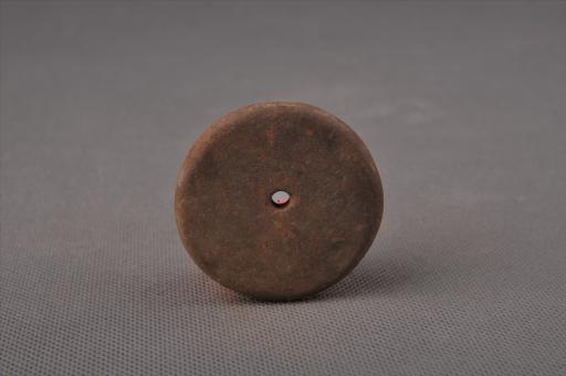 新石器时代屈家岭文化圆饼形中穿夹砂黄褐陶纺轮