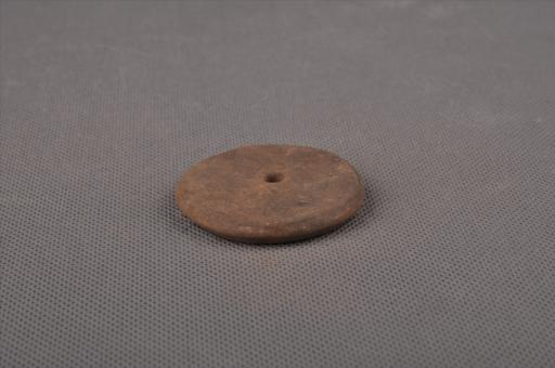 新石器时代屈家岭文化圆饼形中穿夹砂黄褐陶纺轮