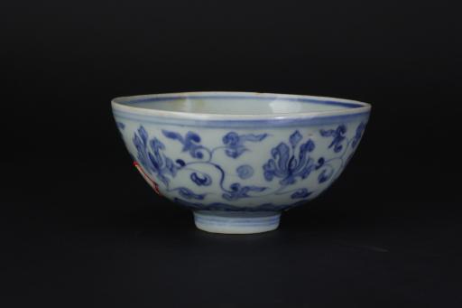 明敞口圈足青花花卉纹青白釉瓷碗