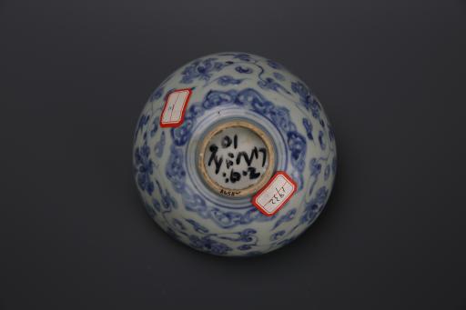 明敞口圈足青花花卉纹青白釉瓷碗