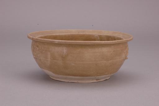 南朝折沿三铺首耳青釉瓷钵