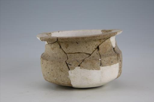 汉直口折肩直腹平底夹砂灰陶井