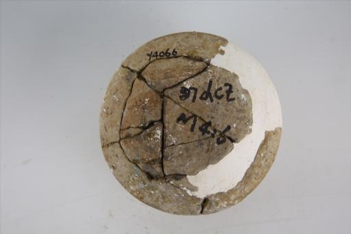 汉直口折肩直腹平底夹砂灰陶井