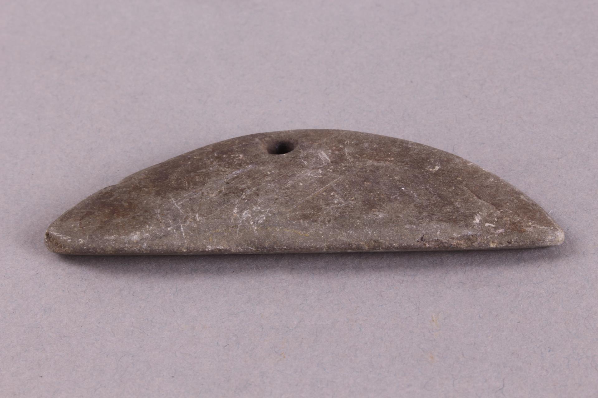 新石器时代屈家岭文化穿孔单刃石刀