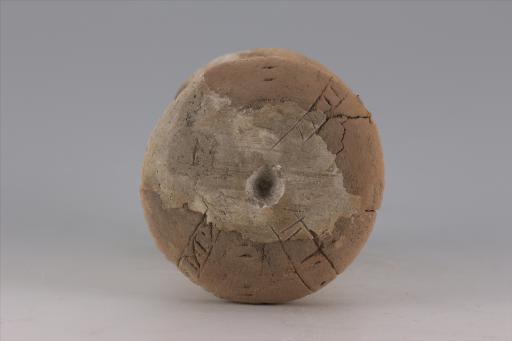 新石器时代大溪文化弧顶喇刻划线纹红陶支座