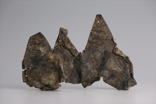 春秋时期兽形三尾包锡箔锡饰片