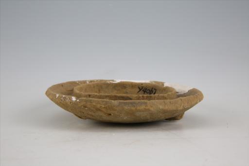 汉母口三圆纽夹砂黄陶器盖