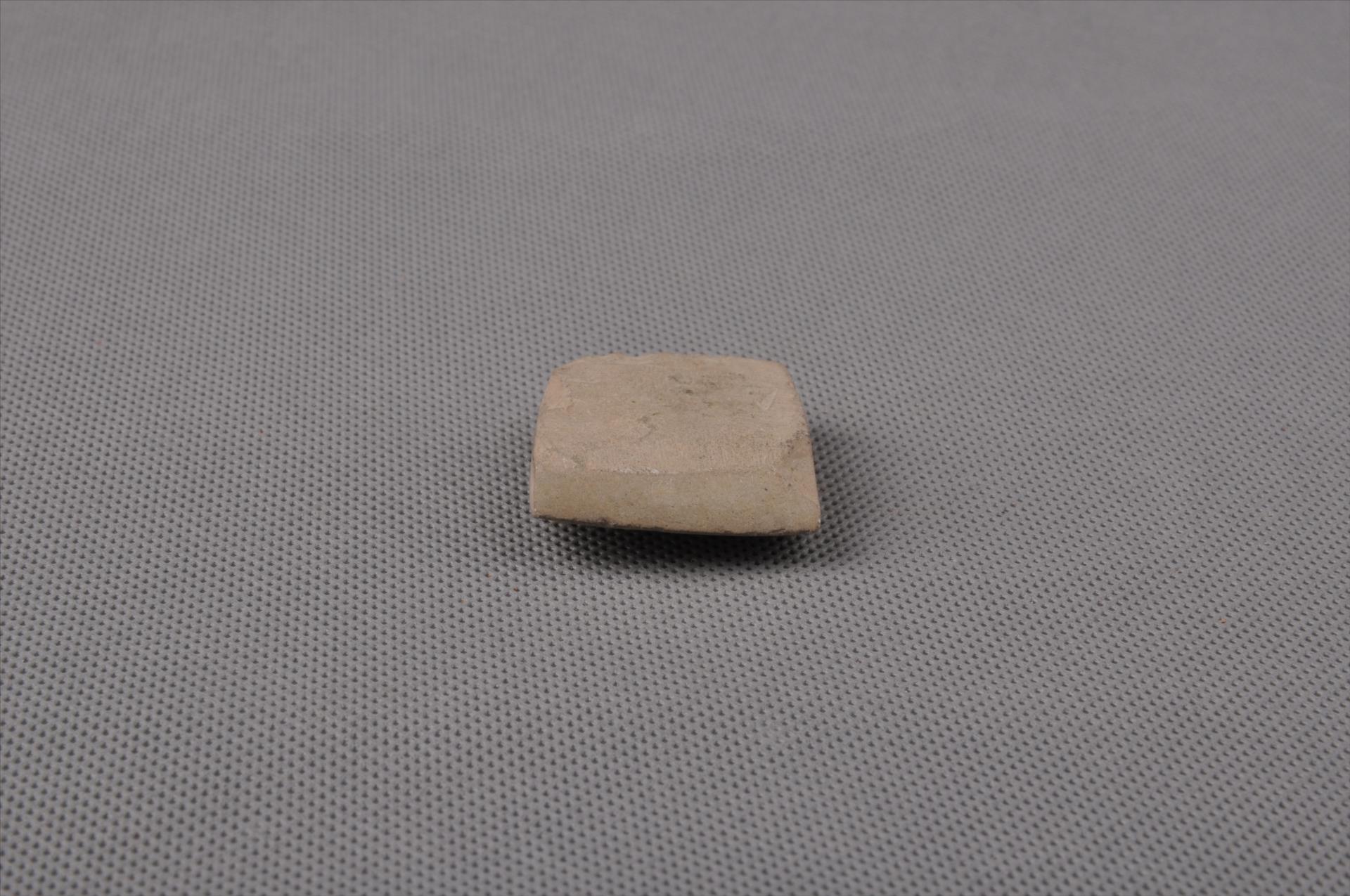 二里头文化平顶弧刃青灰色石锛