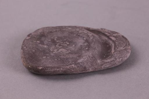 明铲形叶纹石砚