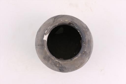 新石器时代屈家岭文化高领鼓腹圈足细泥黑陶罐