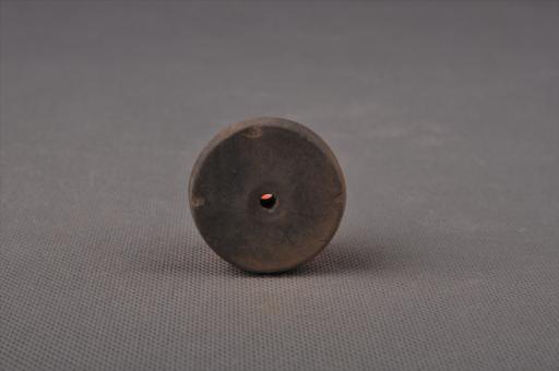 新石器时代屈家岭文化圆饼形中穿夹砂黄褐陶纺轮