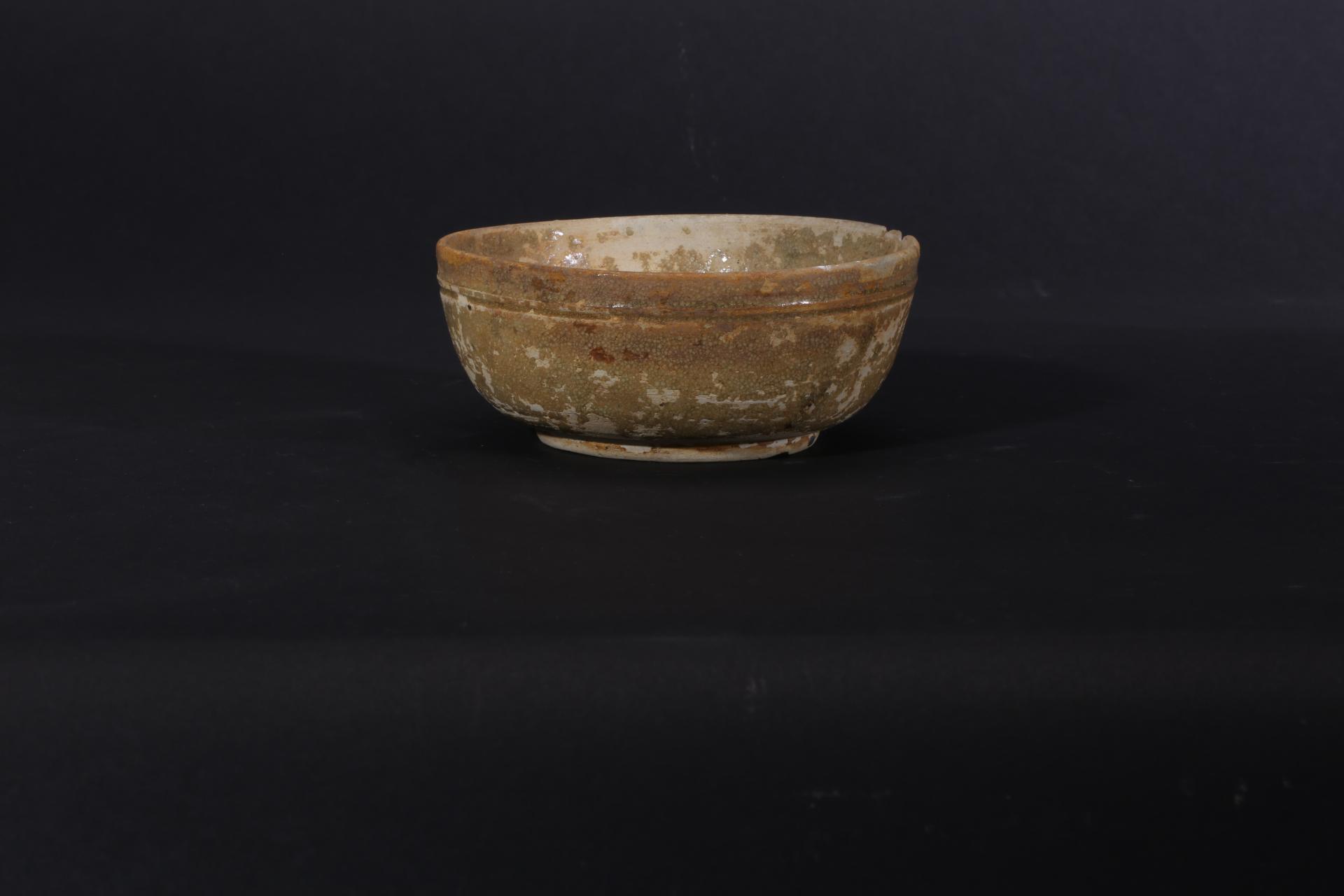 西晋侈口弧腹矮圈足青釉瓷碗