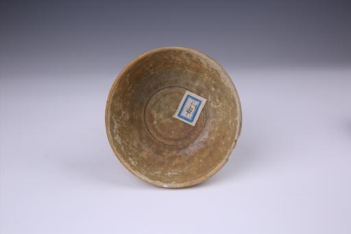 西晋侈口弧腹矮圈足青釉瓷碗