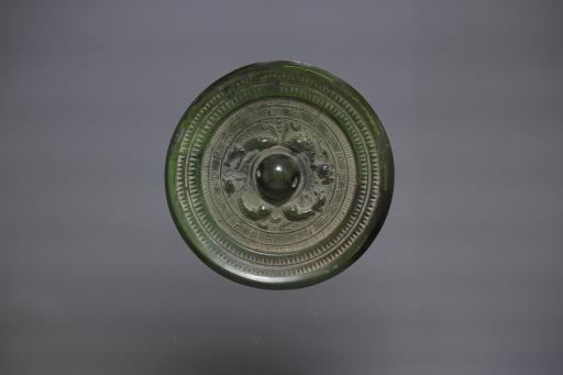 东汉圆钮神兽纹铜镜