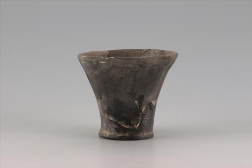 新石器时代大溪文化斜腹矮圈足黑陶杯