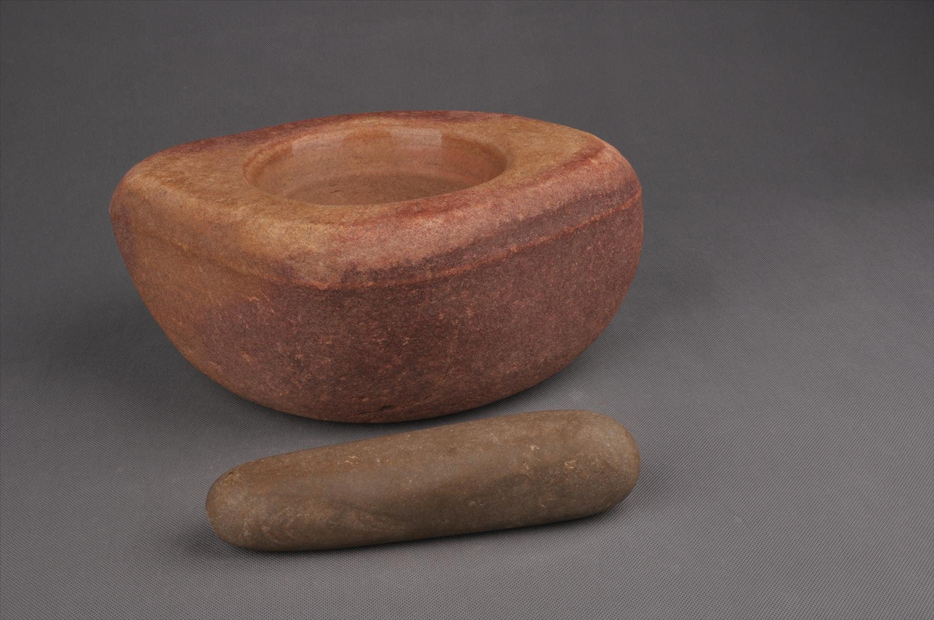 春秋时期菱形臼圆形臼窝圆柱形杵石研磨器