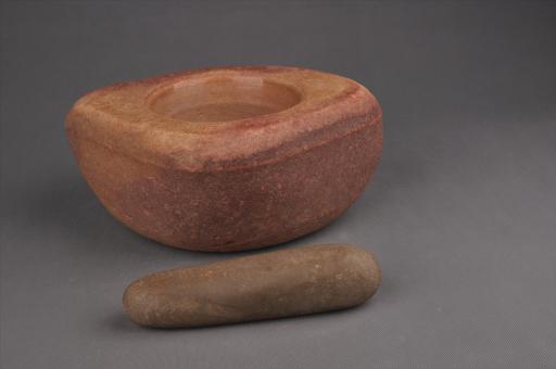 春秋时期菱形臼圆形臼窝圆柱形杵石研磨器