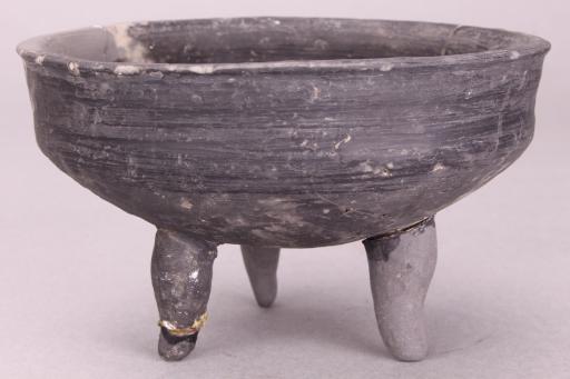 春秋时期鸟喙足陶鼎形器