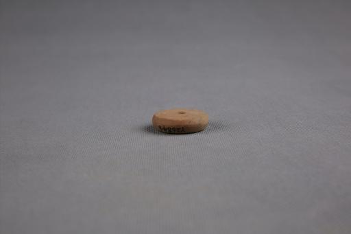 新石器时代屈家岭文化圆饼形中穿夹砂红褐陶纺轮