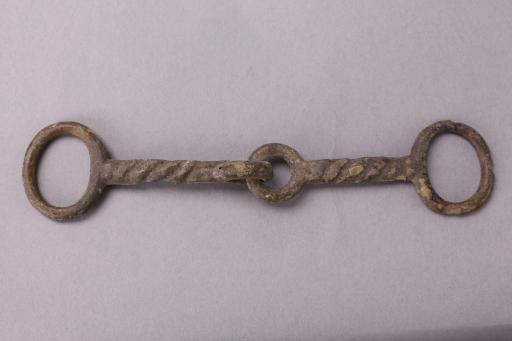 东周绹索纹铜马衔