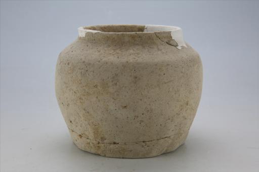 东汉敛口鼓腹大平底泥质灰黄陶罐
