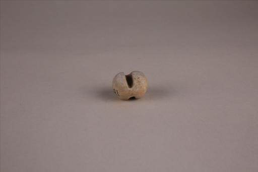 商圆形凹槽夹细砂黄褐陶网坠