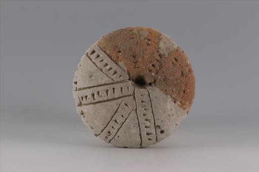 新石器时代大溪文化弧顶喇叭形底戳印纹夹砂红陶支座