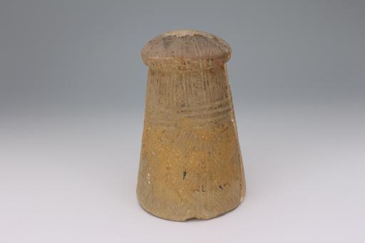 新石器时代大溪文化刻印纹夹砂红陶支座