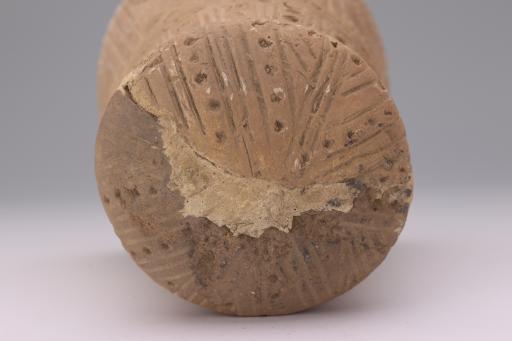 新石器时代大溪文化刻印纹夹砂红陶支座