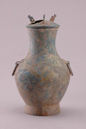 战国晚期折沿束颈鼓腹圈足“S”型盖钮对称铺首衔环铜壶