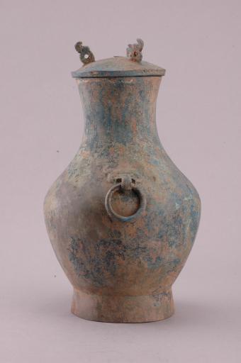 战国晚期折沿束颈鼓腹圈足“S”型盖钮对称铺首衔环铜壶