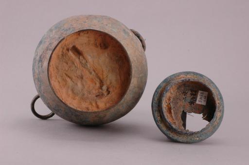 战国晚期折沿束颈鼓腹圈足“S”型盖钮对称铺首衔环铜壶