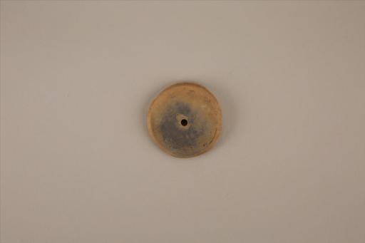 新石器时代屈家岭文化圆饼形中穿夹细砂黄褐陶纺轮