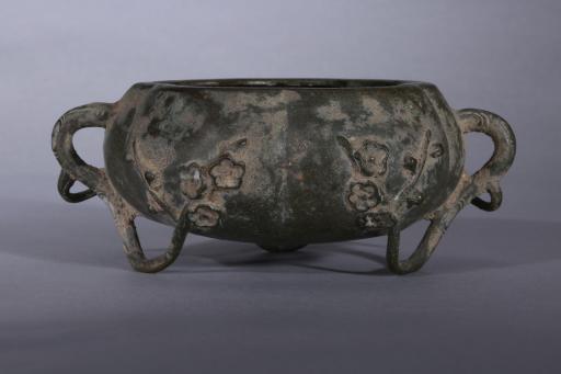 明五瓣梅花腹梅枝足铜香炉